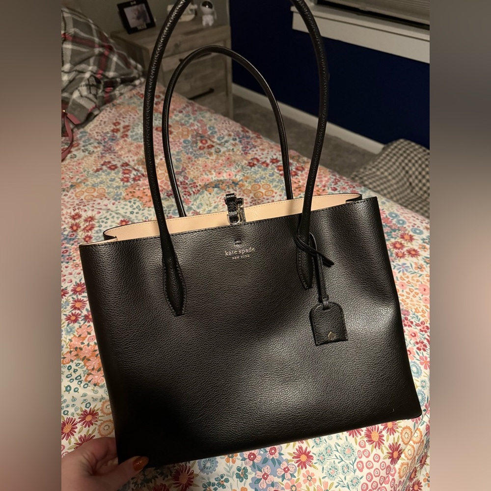 Kate Spade tote bag with center zipper